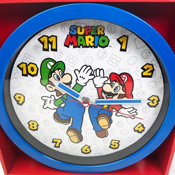 Nintendo Super Mario Bros Luigi 10" Analog Wall Clock: Perfect for Kid's room - Picture 4 of 8